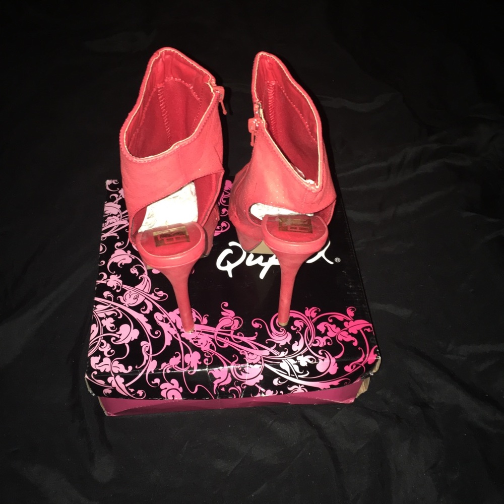 High Heels - Picture 3 of 4
